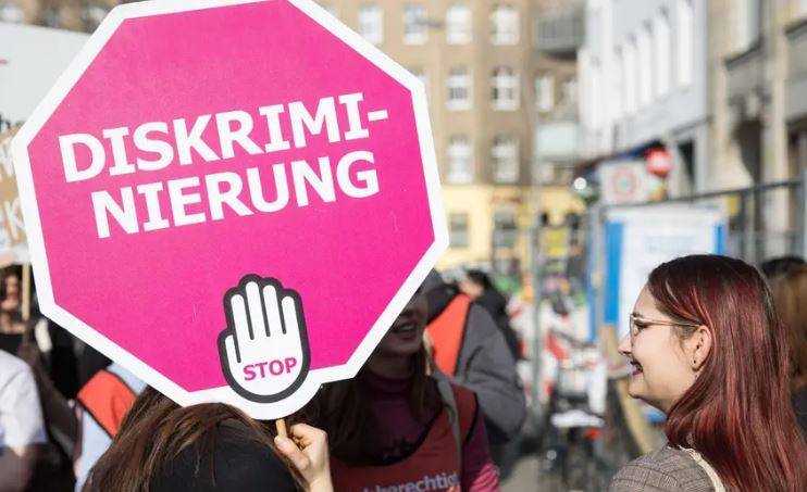 احتجاجات ضد العنصرية والتمييز