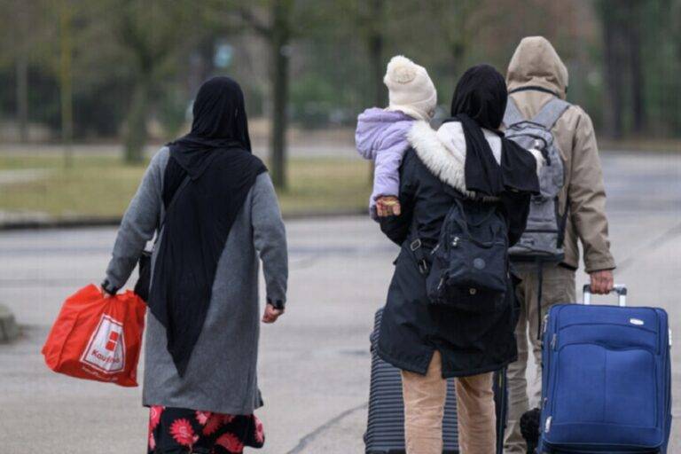 السلطات الألمانية ترفض دخول 996 طالب لجوء خلال 2025
