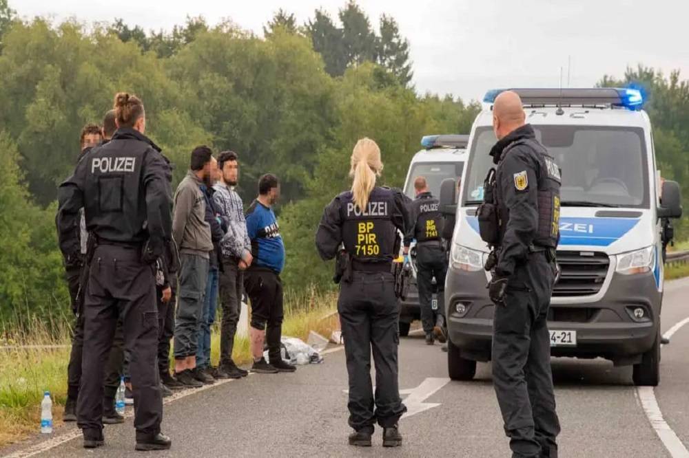 قوات شرطة لمكافحة الهجرة في أوروبا