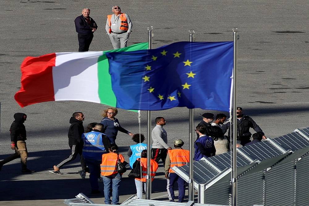 أقرت إيطاليا مرسومًا أمنيًا لدعم من يساعد اللاجئين على العودة الطوعية