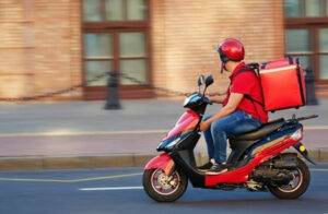 عامل توصيل طلبات