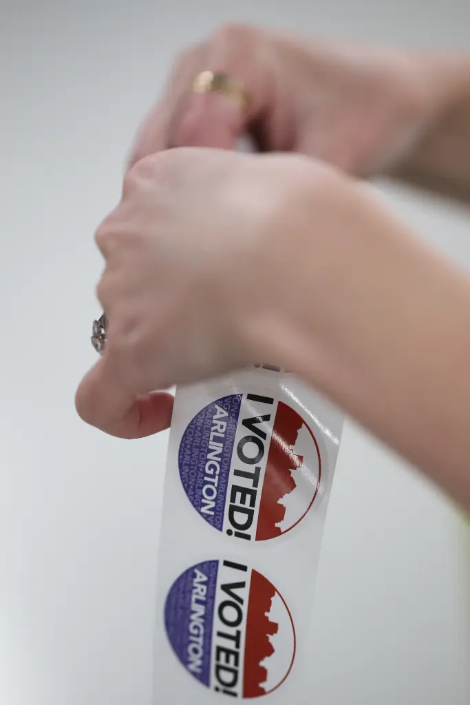 لكن أكثر من 18 ألف متطوع شاركوا في جمع التوقيعات، وتم تشكيل ائتلاف للحكم الرشيد لدعم المبادرة مالياً. 