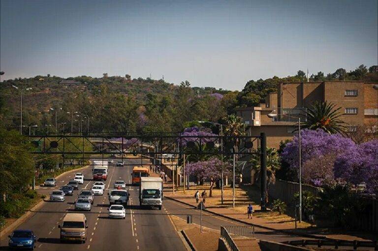 قرية بروتيا في منطقة بيشوبسكورت الراقية في كيب تاون