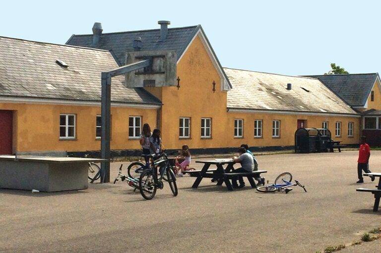 مركز أفينستروب من أكثر مواقع اللجوء والعودة حساسية