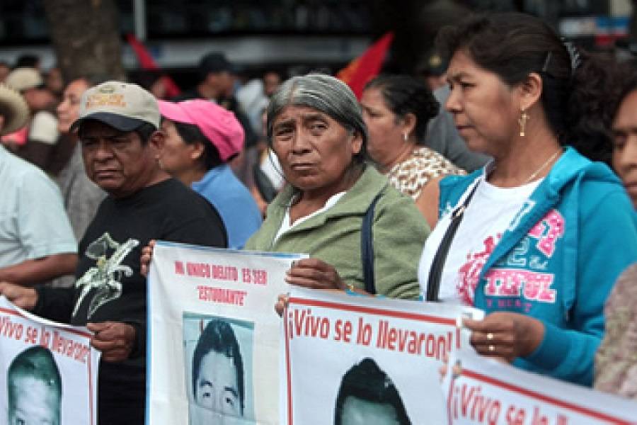 وقفة احتجاجية تدعو لاحترام حقوق الإنسان