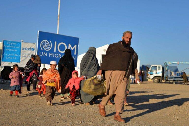 عودة المهاجرين الأفغان