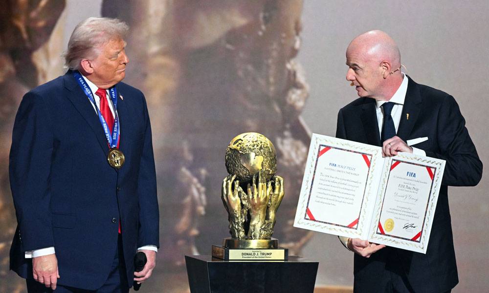 منح ترامب جائزة السلام من الفيفا