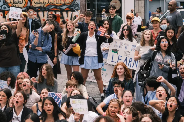 أصبح النشاط الطلابي أمراً شائعاً في السنوات الأخيرة، لكن المدارس بحاجة إلى العودة إلى أساسيات التدريس