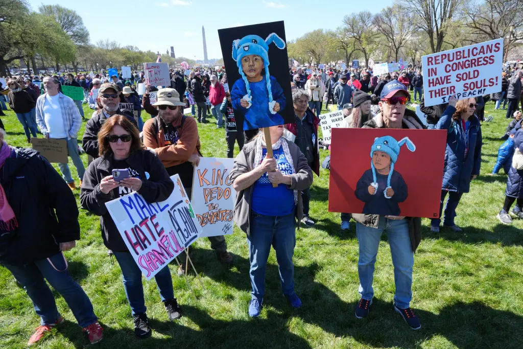 النشاط السياسي مقبول بالنسبة للبالغين الذين يختارون الاحتجاج، لكنه غير مقبول عندما يُفرض على الطلاب الصغار