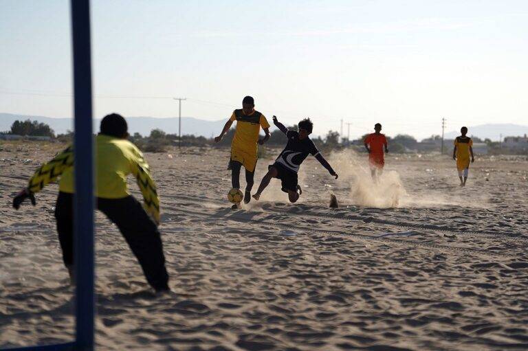 لاعبو كرة القدم الشباب يحلمون بالاحتراف الأوروبي