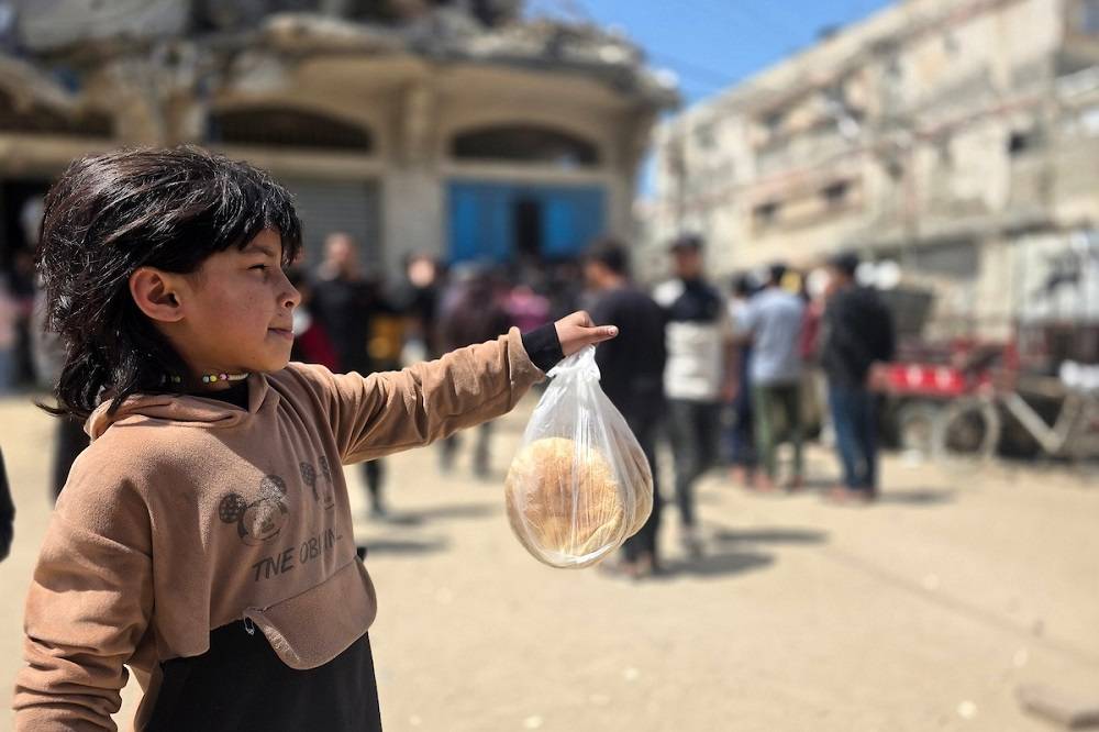 يعيش كلٌّ من قطاع غزة ولبنان واقعًا إنسانيًا واقتصاديًا شديد التعقيد