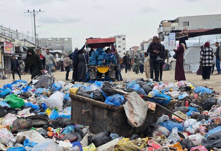 تراكم القمامة في غزة