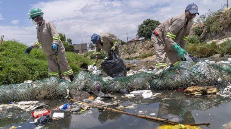 تلوث المياه في جنوب إفريقيا