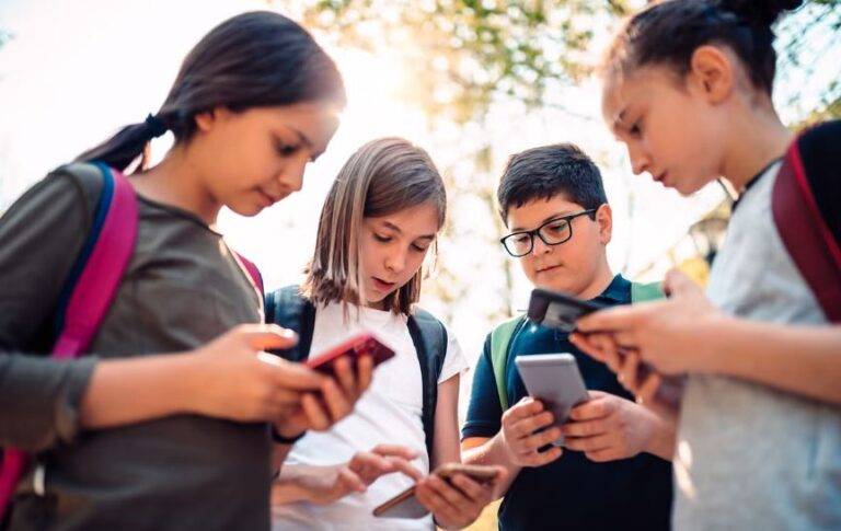 استخدام الأطفال لمنصات التواصل