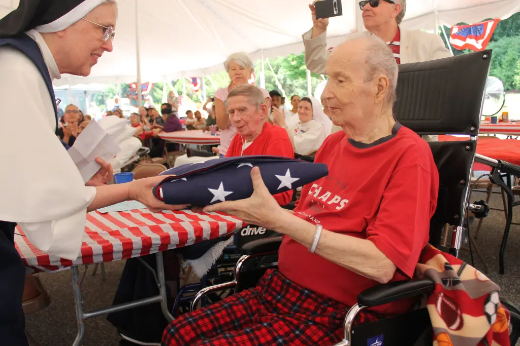 قد تواجه الراهبات في روزاري هيل غرامات وفقدان الترخيص، وفي نهاية المطاف السجن إذا لم يمتثلن لقوانين نيويورك المتعلقة بأيديولوجية النوع الاجتماعي الأمر الذي يعني خيانة تعاليمهن ومعتقداتهن الكاثوليكية.