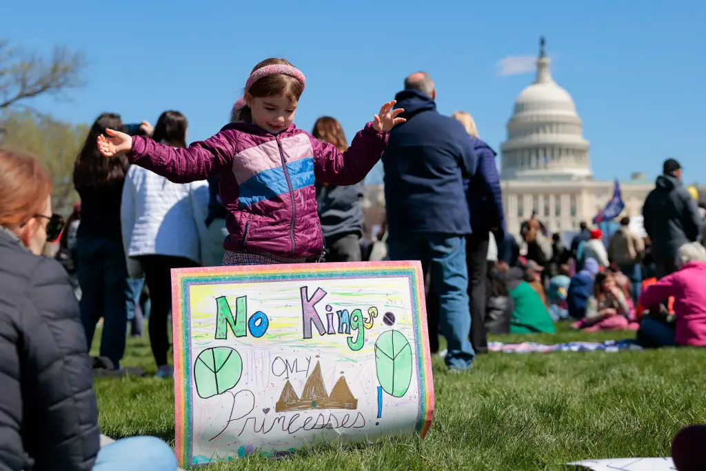 إن التعرف على المشاركة المدنية أمر جيد، ولكن ينبغي القيام بذلك خارج ساعات الدراسة