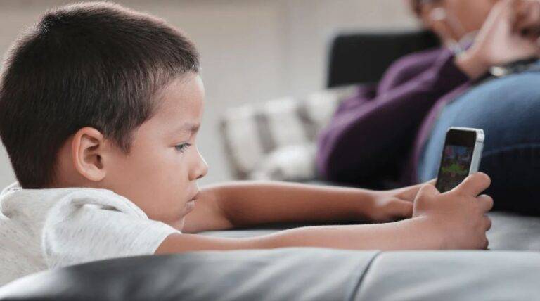 وفق أحدث بيانات الاتحاد الدولي للاتصالات، يبلغ عدد الأطفال مستخدمي الإنترنت نحو 2 مليار طفل