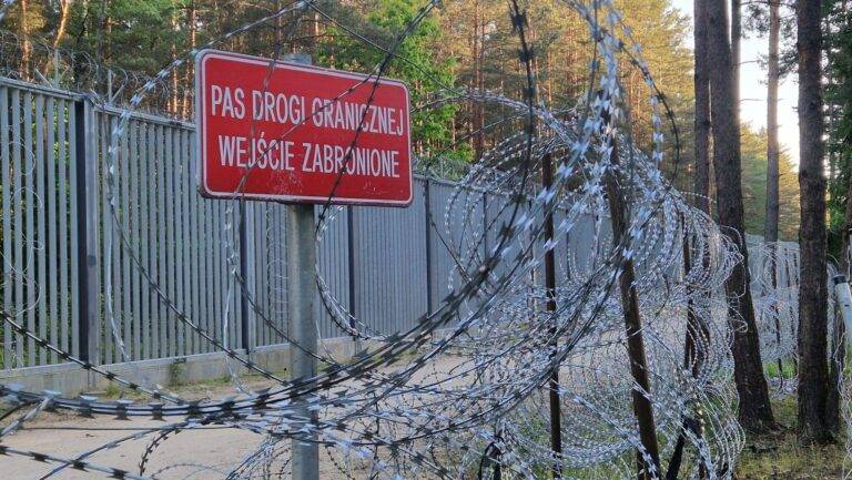 السياج الحدودي بين بولندا وبيلاروسيا