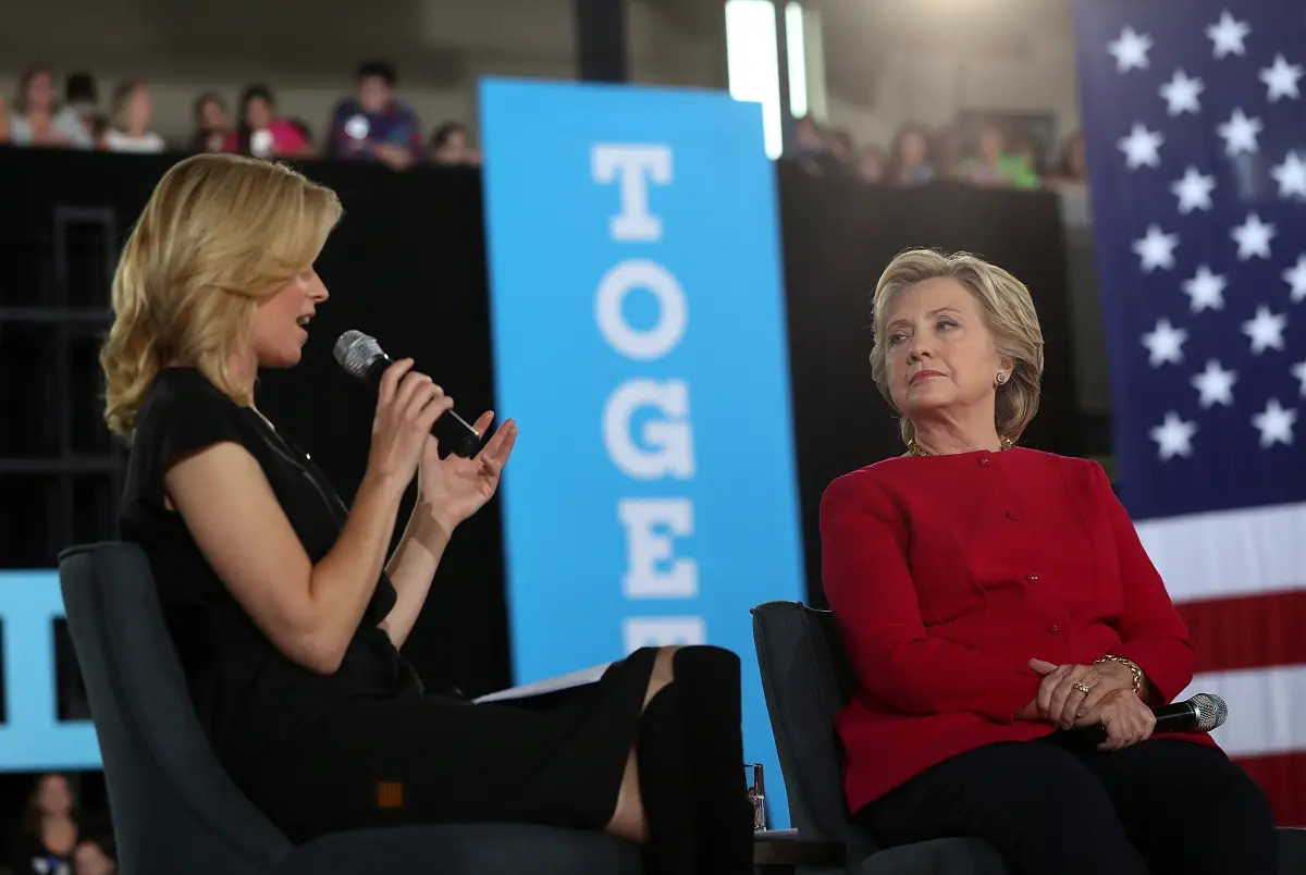 قامت الممثلة إليزابيث بانكس بحملة انتخابية مكثفة لصالح كل من هيلاري كلينتون وكامالا هاريس.