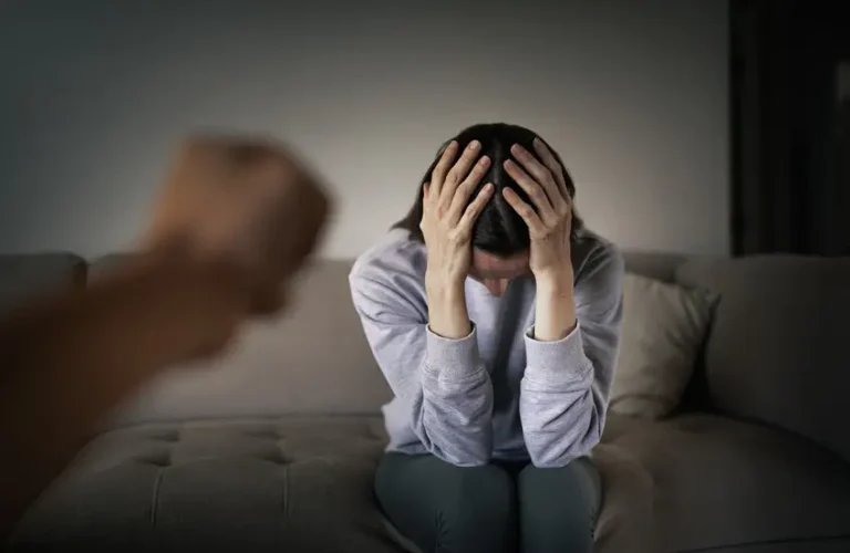 العنف ضد النساء مأساة مجتمعية ممتدة