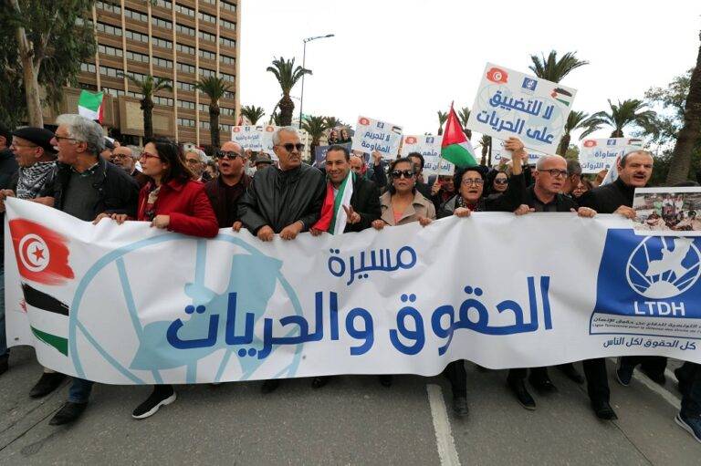 مسيرة للدفاع عن حقوق الإنسان في تونس