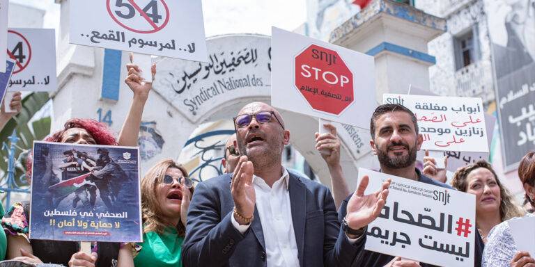 احتجاجات الصحفيين والإعلاميين في تونس ضد المرسوم 54