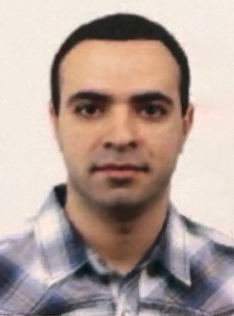 قام أيمن محمد غزالي، وهو متطرف أعلن نفسه كذلك، بصدم سيارته بروضة أطفال تابعة لكنيس يهودي في ديترويت.