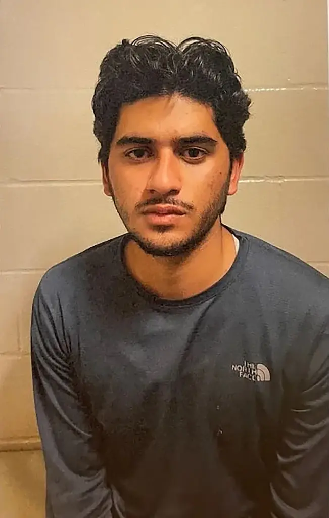محمد شاهزيب خان، الذي أقر بذنبه في التخطيط لهجوم مستوحى من تنظيم داعش في بروكلين، لم يكن لديه سجل جنائي سابق.