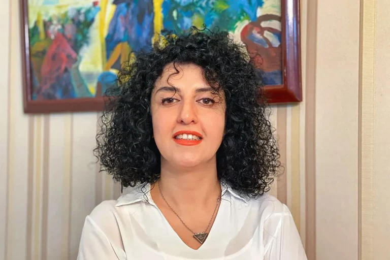 الناشطة الحقوقية الإيرانية نرجس محمدي