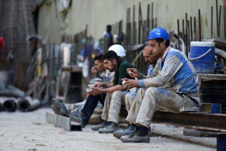 عمال البناء والإنشاءات في إيران