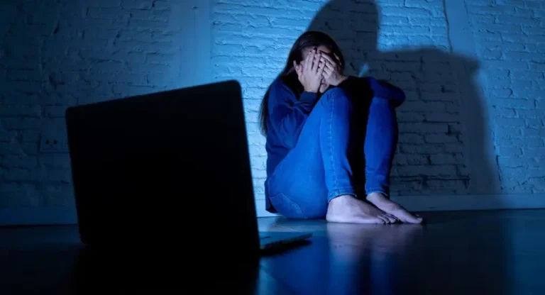 العنف الرقمي خطر يهدد النساء والفتيات