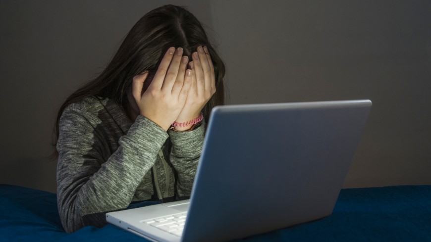 العنف والتمييز الرقمي ضد النساء والفتيات