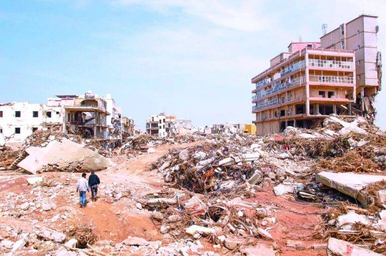 مدينة درنة تحاول النهوض من كارثة الإعصار