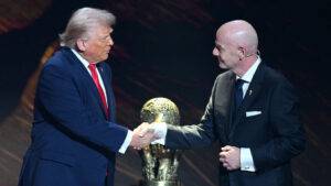 رئيس الفيفا جياني إنفانيتو مع الرئيس الأمريكي دونالد ترامب