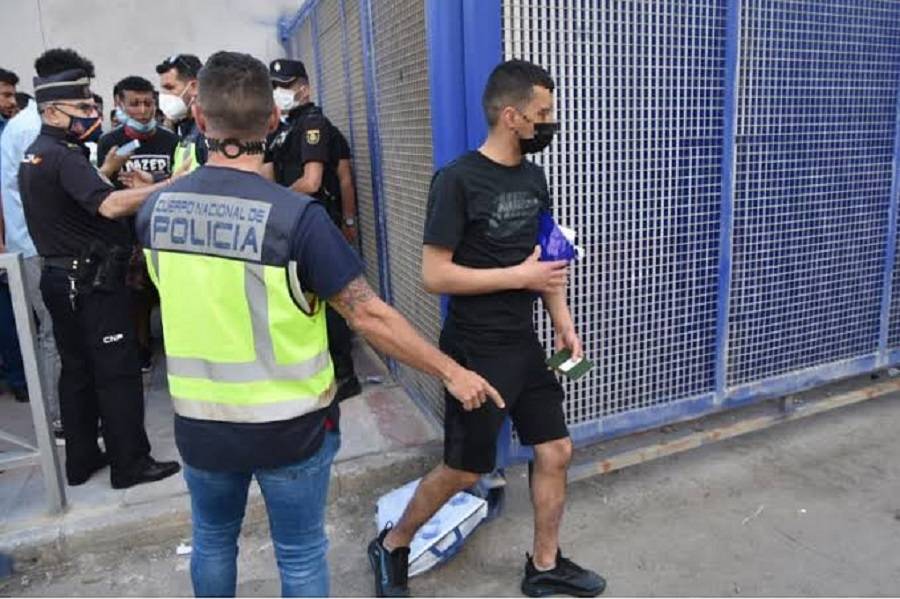 إسبانيا تعمل على تقنين أوضاع المهاجرين