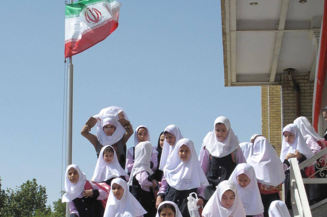 مدرسة فتيات إيرانية