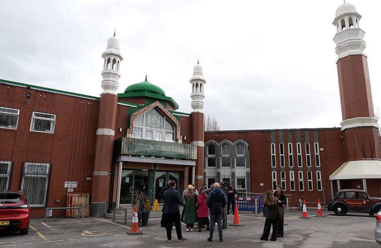 الكراهية تحاصر المساجد في بريطانيا