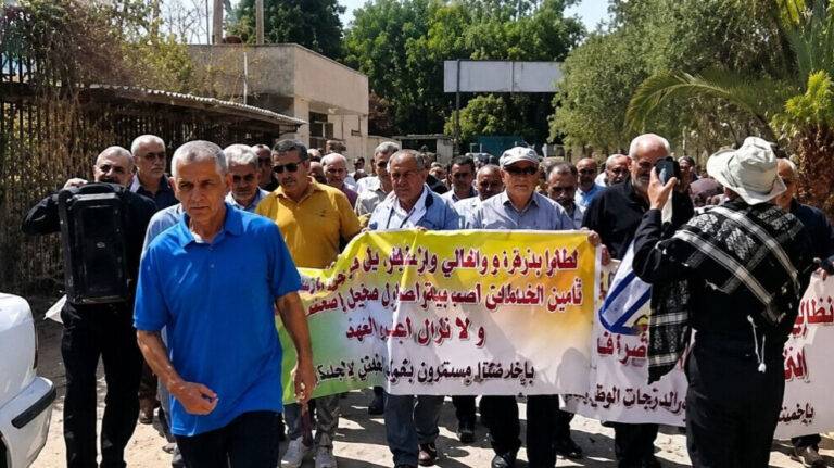 احتجاجات مطالبة بتحسين مستوى المعيشة في إيران