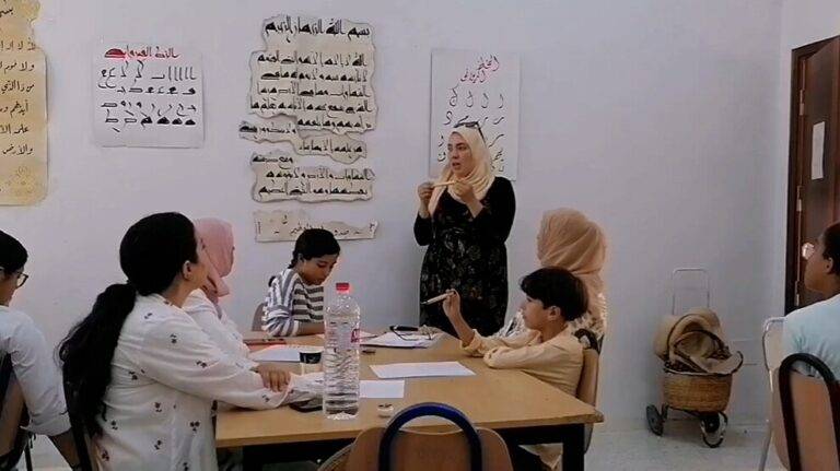 في تونس.. نساء يحافظن على هوية الخط العربي