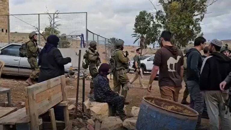 مستطونون وقوات إسرائيلية يهاجمون قرى فلسطينية في الأغوار