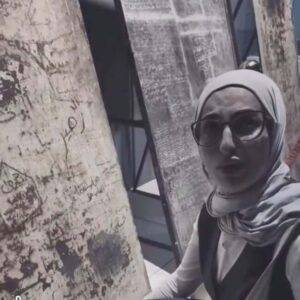 بعد 12 عامًا من الغياب.. لمى تعثر على أثر شقيقها الشهيد في معرض دمشق
