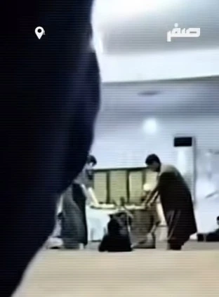مشهد صادم لتعنيف طفل داخل مركز لتحفيظ القرآن في ليبيا