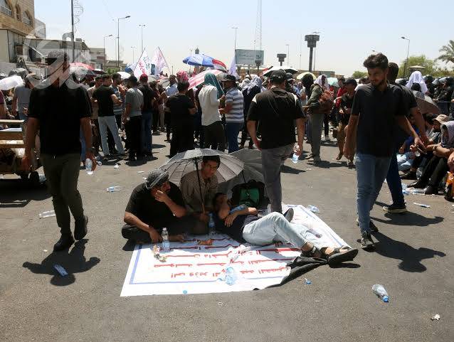 احتجاجات خريجي المهن الطبية في العراق.. الأمن يفضّ اعتصامًا للمطالبة بالتعيين المركزي