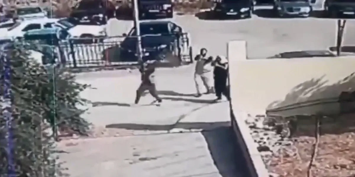 مشاهد دامية.. مسلحون يفتحون النار خلال تشييع جنازة داخل كنيسة بالأردن