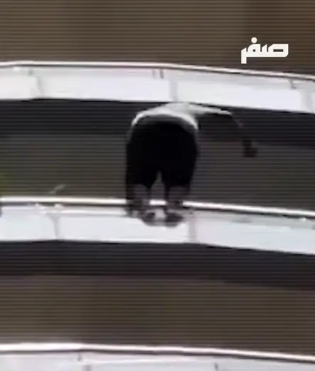 مهندس ينهي حياته من الطابق الـ43 عاجزاً عن سداد ديون علاج طفله الرضيع.