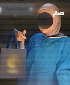 هدية وغزل أثناء إنعاش مريض.. طبيبة عراقية تشعل الغضب